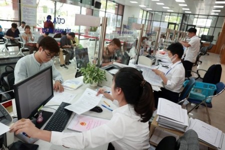 Tư tưởng Hồ Chí Minh về lợi ích gắn với dân trong hoạt động công vụ