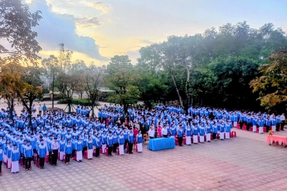 Mái trường mang tên dòng sông