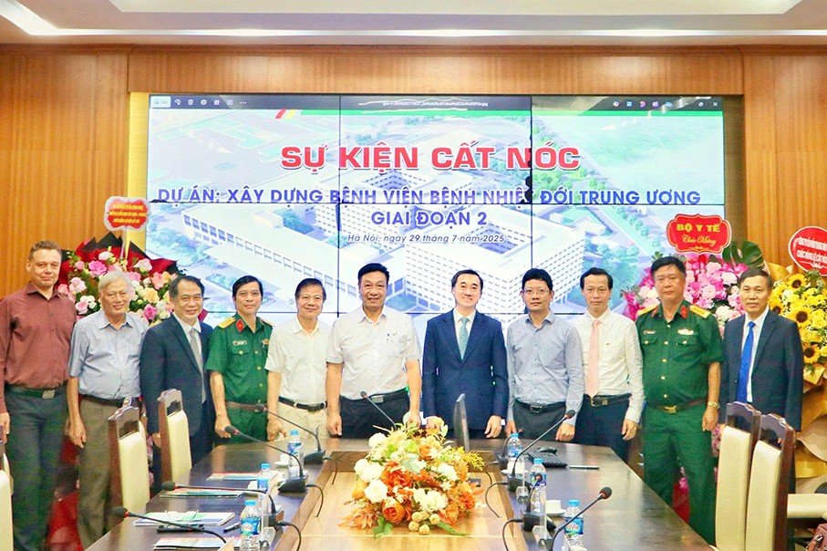 Bệnh viện Bệnh Nhiệt đới Trung ương bứt phá toàn diện, khẳng định vị thế bệnh viện chuyên sâu hàng đầu