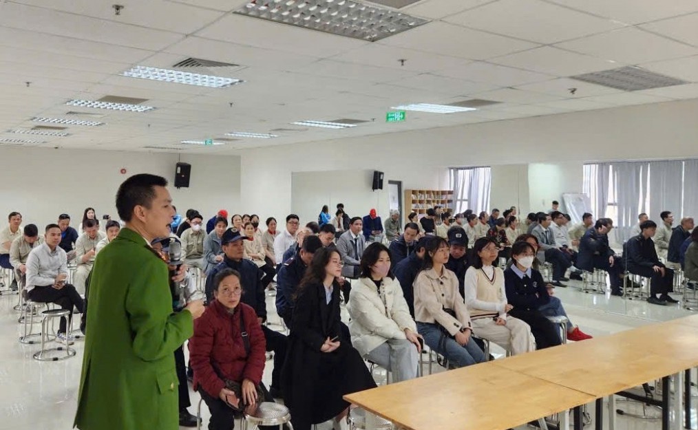 Tăng cường tuyên truyền cài đặt và sử dụng ứng dụng “Báo cháy 114” thông qua quét mã QR trên địa bàn phường Cầu Giấy và phường Yên Hòa