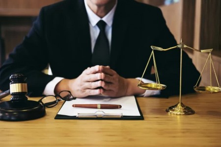 Luật sư và yêu cầu về bản lĩnh chính trị vững vàng trong hành nghề